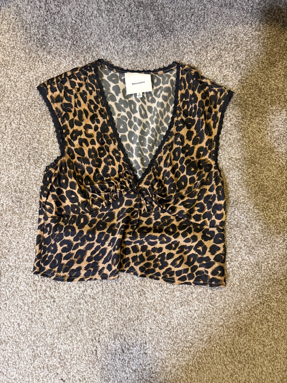 Reformation 100% silk Leopard Print V-Neck Crop Top size 0